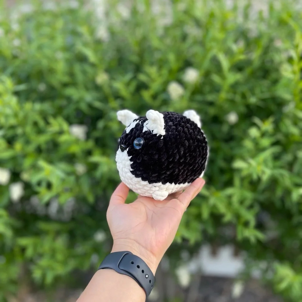 Crocheted black and white Husky - Picture 4 of 4